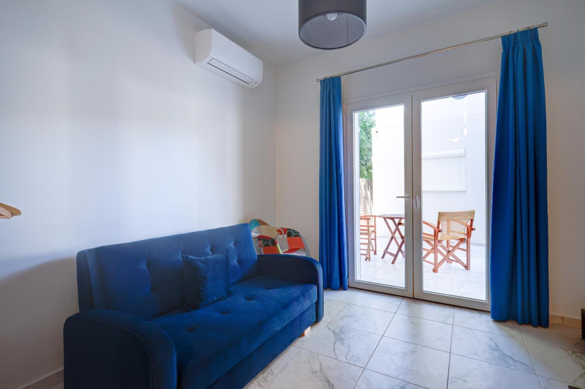 Molos Beachfront Apartments In Diakopto Quarto foto