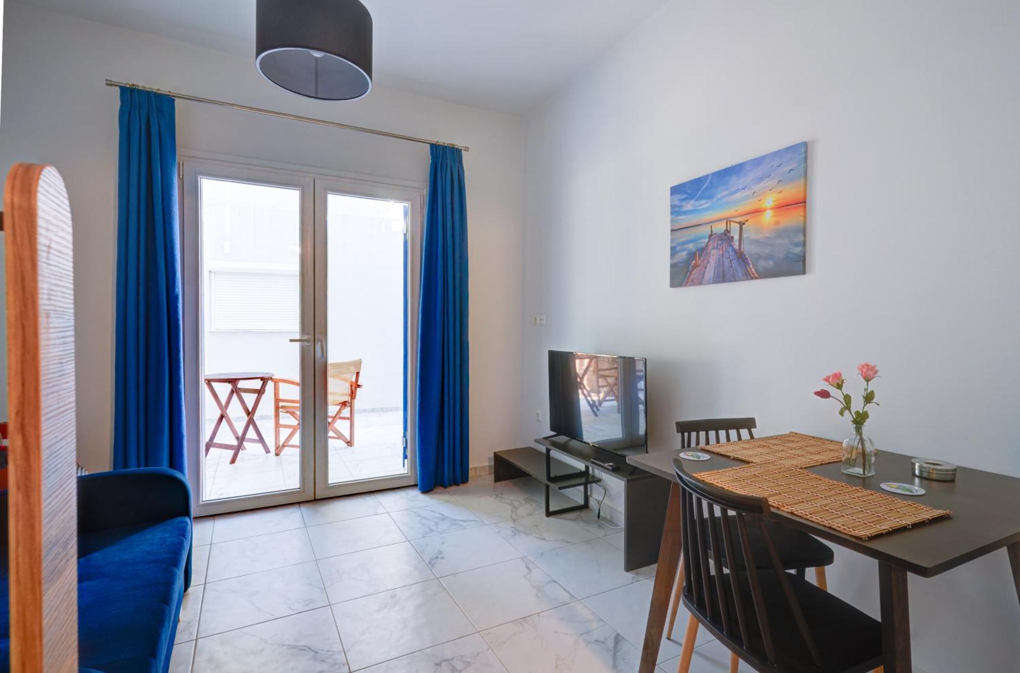 Molos Beachfront Apartments In Diakopto Quarto foto